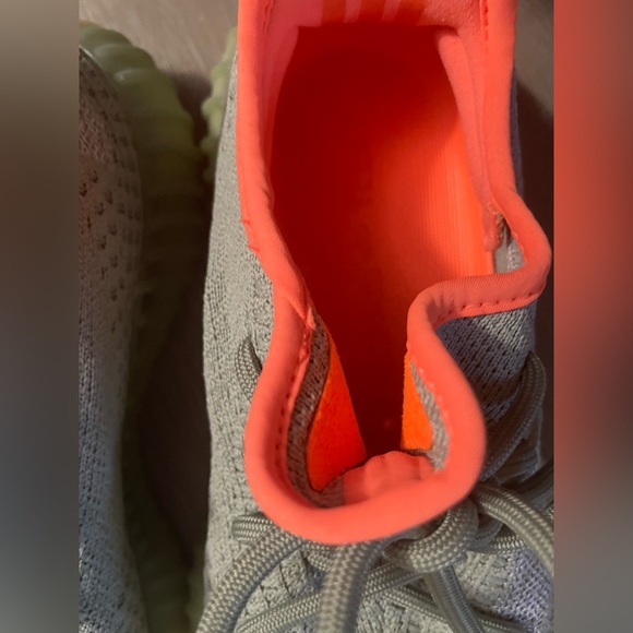Yeezy boost 350 V2 green and orange - Picture 5 of 8
